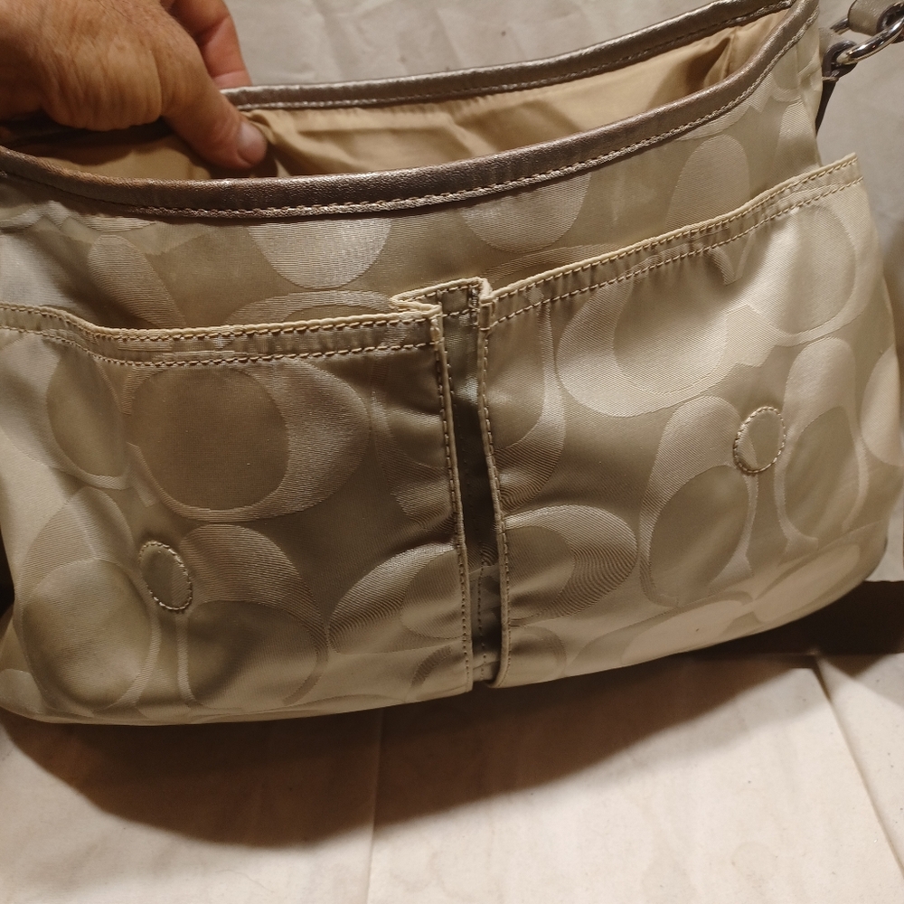 Coach Cream and Tan Shoulder Bag - Picture 9 of 11